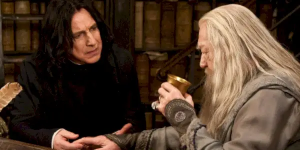 Snape tratando a Dumbledore