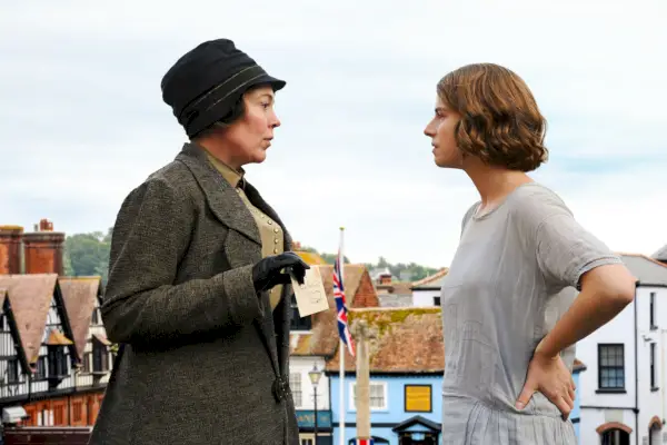 olivia colman, zlá písmenka