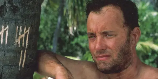 טום הנקס עומד ליד עץ ב-Cast Away (2000)
