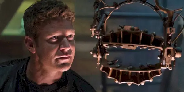 Logan sa pozerá na Reverse Bear Trap v Jigsaw
