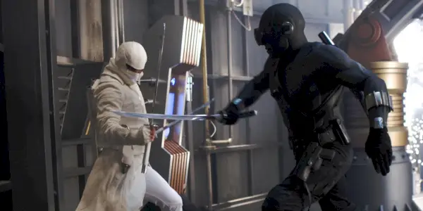 Snake Eyes bojujúce proti Storm Shadow.