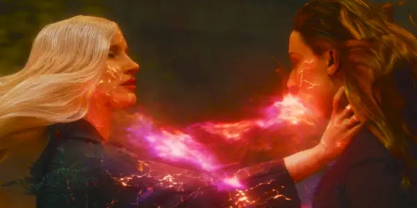 Jessica Chastain e Sophie Turner lutando em X-Men Dark Phoenix