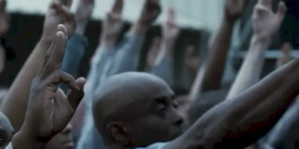 Občania okresu 11 pozdravujú rebelov v Hunger Games