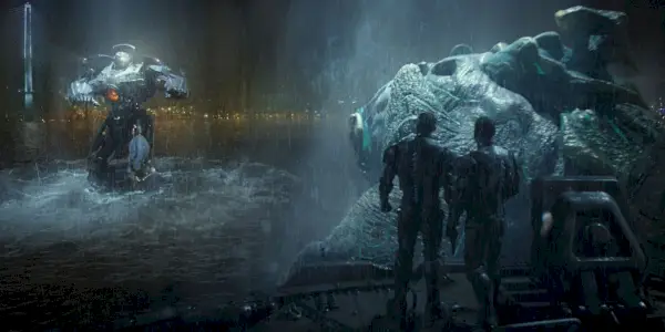 퍼시픽 림의 한 장면에서 롤리 역의 Charlie Hunnam과 스태커 역의 Idris Elba.