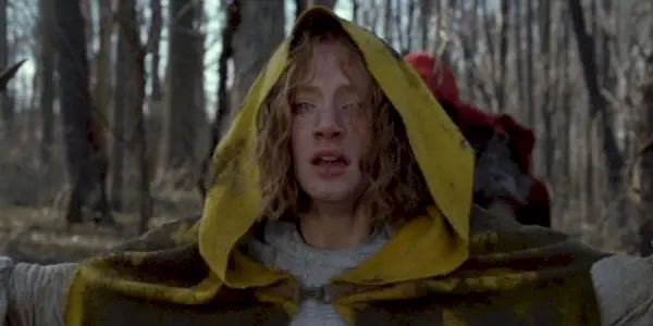 Bryce Dallas Howard som Ivy i en gul kappe i The Village