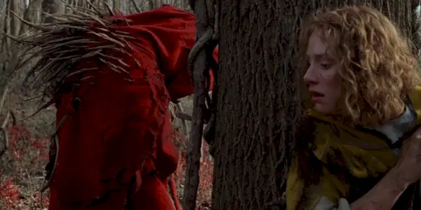 Bryce Dallas Howard som Ivy Elizabeth Walker gemmer sig for et monster i The Village