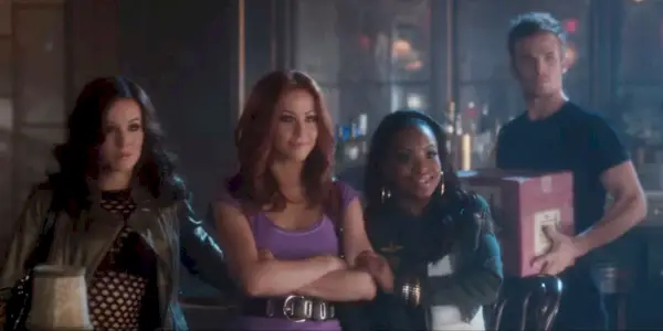 Kristen Bell, Julianne Hough, Chelsea Traille y Cam Gigandet en Burlesque