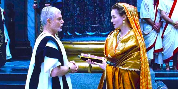 Derek Jacobi e Connie Nielsen nel Gladiatore