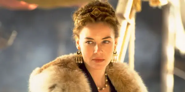 Lucilla guarda di traverso nel Gladiatore