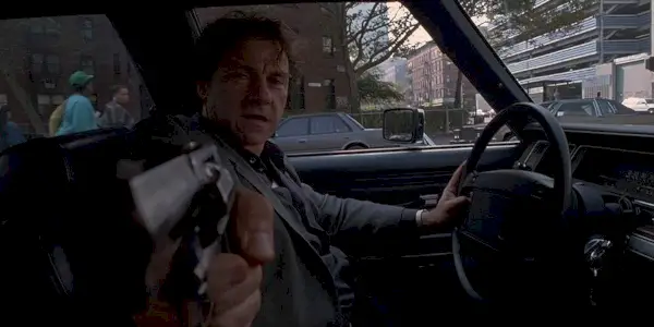 Harvey Keitel míří pistolí při jízdě v Bad Lieutenant Cropped