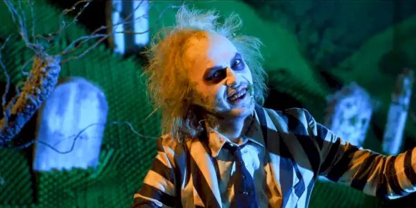 Michael Keaton poserer i Beetlejuice