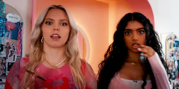 Regina y Karen sorprenden en Mean Girls 2024