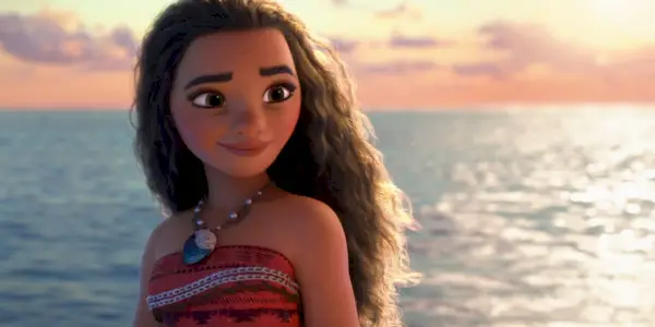 Moana schaut in Moana zu