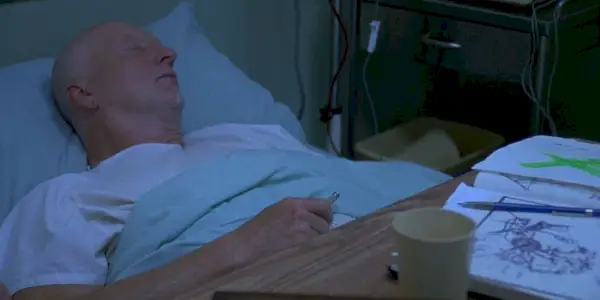 Johnn Kramer na nemocničnom lôžku v Saw