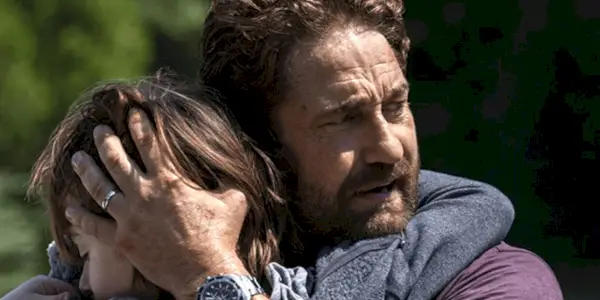 Gerard Butler tient son fils au Groenland