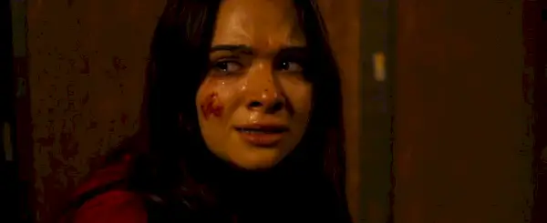 katie Stevens, strašiť