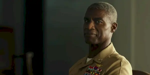 Brujo sonriendo en Top Gun Maverick