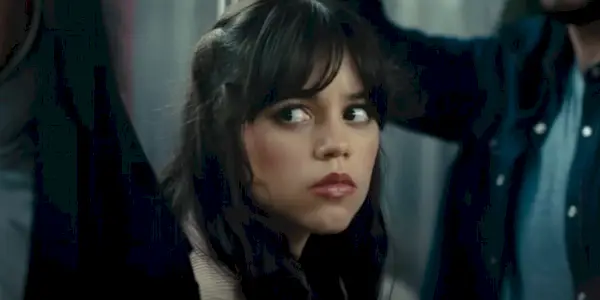 Jenna Ortega ve vlaku metra ve Scream VI