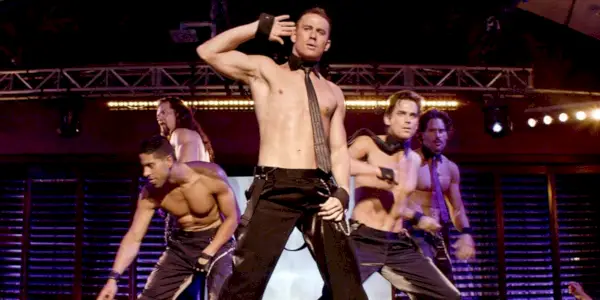 Tanečníci vyšli na pódium v Magic Mike