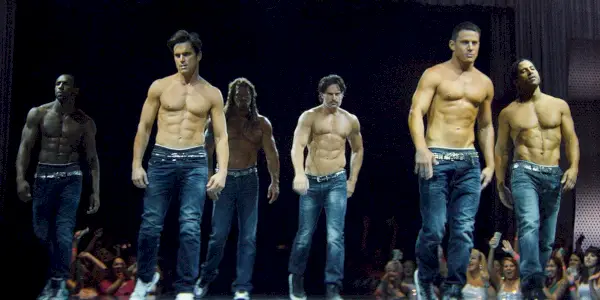Obsadenie Magic Mike bez košele na pódiu