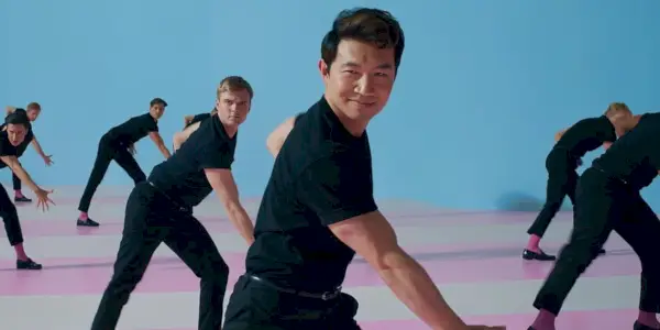 Simu Liu tanzt in Barbie als Ken