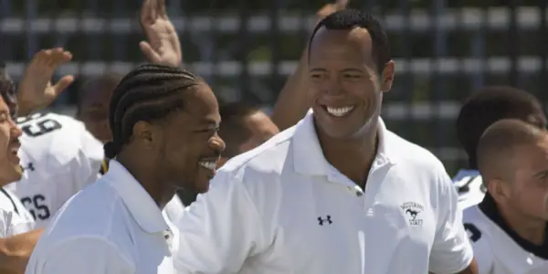 Sean porter (Dwayne Johnson) griner til Michael Moore (Xzibit) Gridiron Gang