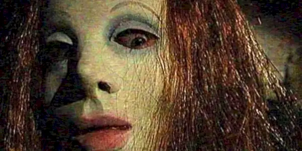 Eine maskierte Frau in The Poughkeepsie Tapes.