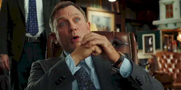 Daniel Craig s'exprimant dans le rôle de Benoit Blanc dans Knives Out.