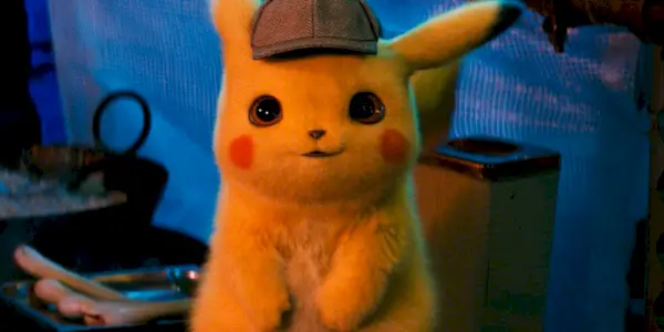 Détective Pikachu souriant dans le film du même nom.