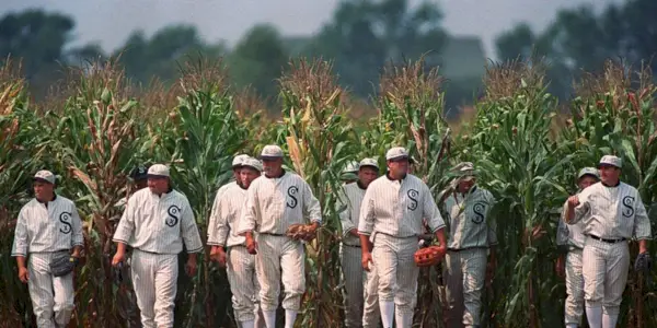 Baseballspillere i en maisåker i Field of Dreams