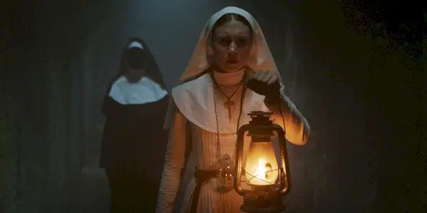 Schwester Irene läuft vor der Nonne.