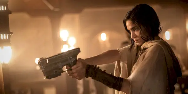 Kora (Sofia Boutella) in Rebel Moon Teil 2 Scargiver