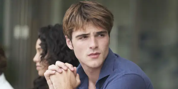 Jacob Elordi som Noah Flynn i The Kissing Booth 2.