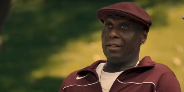 Lance Reddick smiler i White Men Can