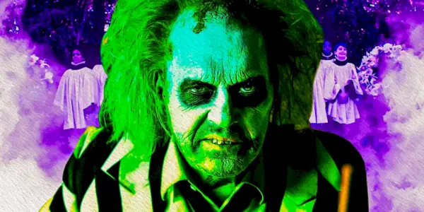 מייקל קיטון בתור Beetlejuice עם המקהלה מאחוריו ב Beetlejuice 2