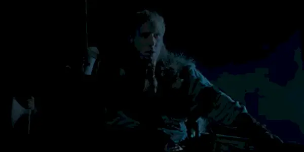 Zdjęcie Uhtreda wyglądającego poważnie w The Last Kingdom: Seven Kings Must Die