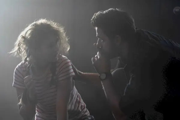 et roligt sted del 2 millicent simmonds som regan og john krasinski som lee abbott