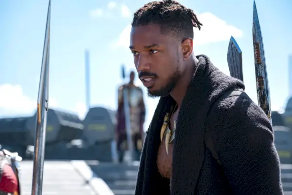 michael b jordan com a erik killmonger, pantera negra