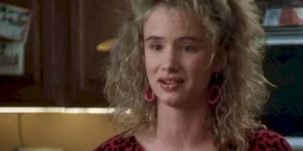Audrey (Juliette Lewis) sonriendo en National Lampoon