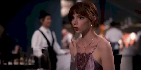 Anya Taylor-Joy vypadá v The Menu šokovaně