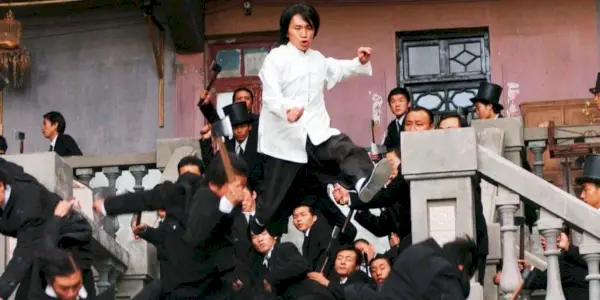 Una battaglia di arti marziali in Kung Fu Hustle-2
