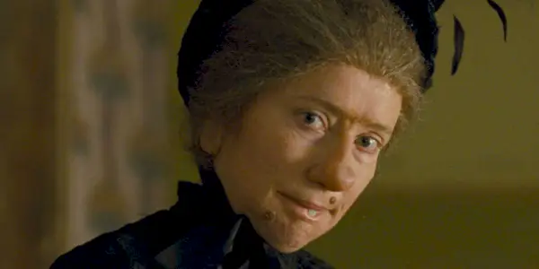 Nanny McPhee observa em Nanny McPhee Returns