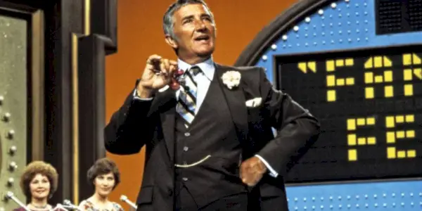 Richard Dawson w trzyczęściowym garniturze w Family Feud