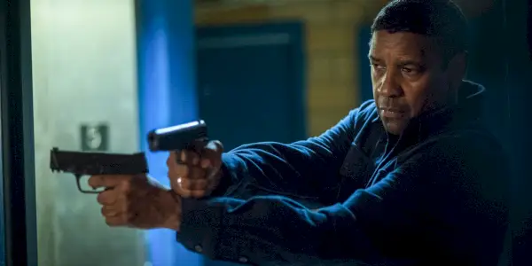 Denzel Washington med to pistoler i The Equalizer 2