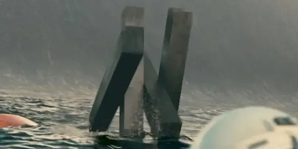 TARS z Interstellar w wodzie