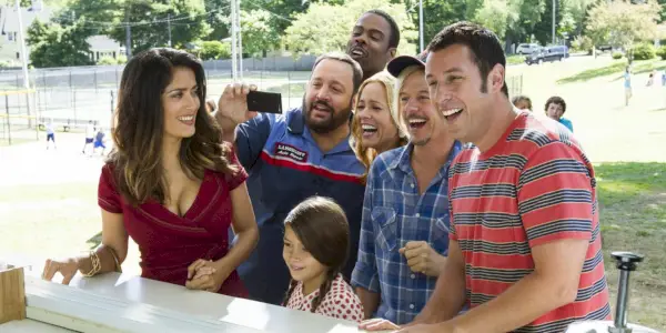 Die Besetzung von Grown Ups 2 macht ein Foto