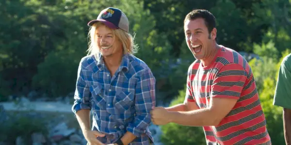 David Spade und Adam Sandler lachen in Grown Ups 2