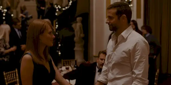 Príručka o strieborných podšívkach Pat Bradley Cooper a Nikki