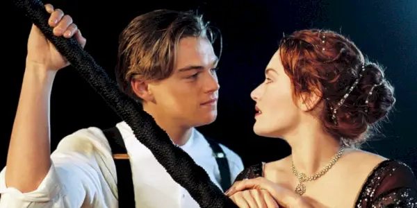 Jack og Rose stirrer på hverandre i Titanic