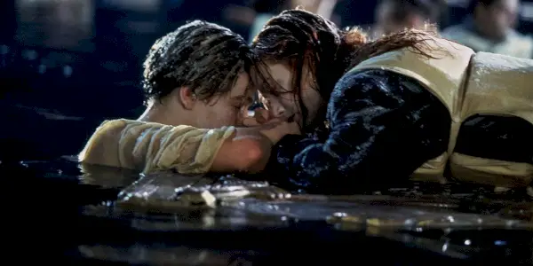 Rose holder på Jack i vannet i Titanic.